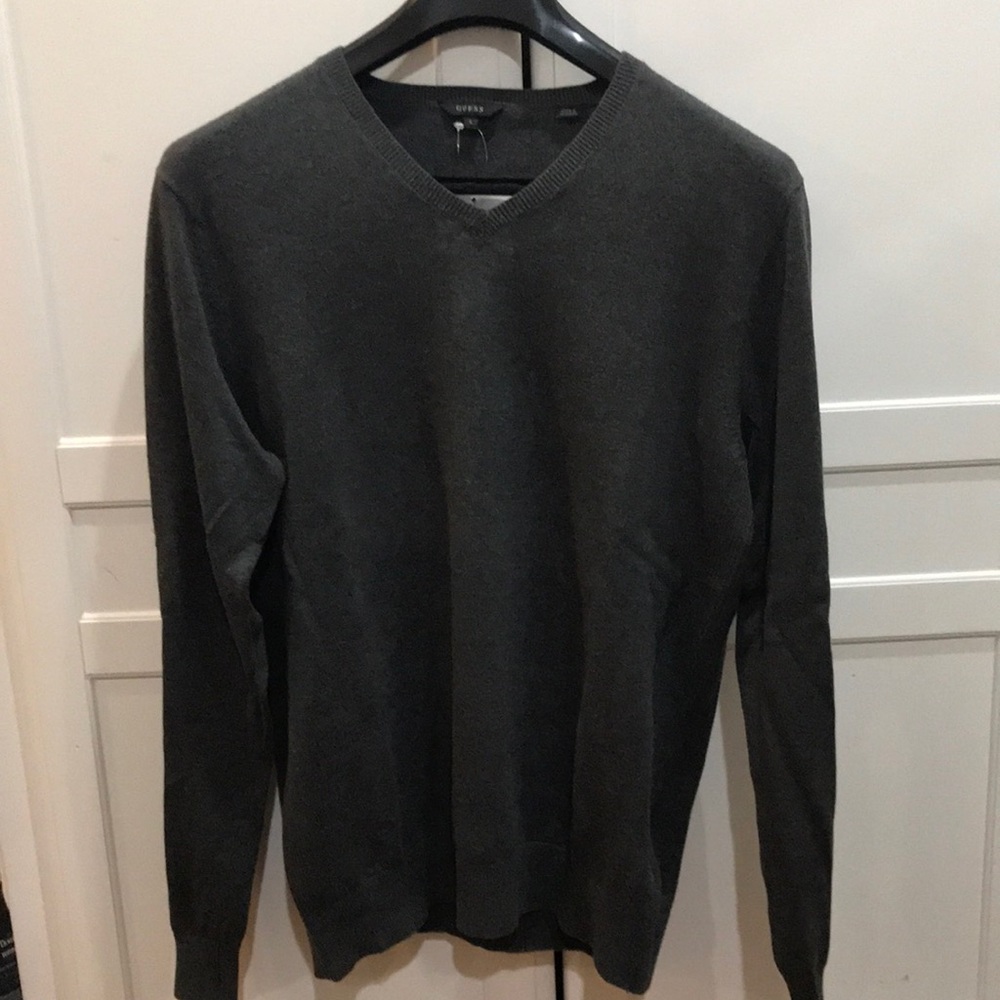 NWT, Guess size L Man’s Sweater